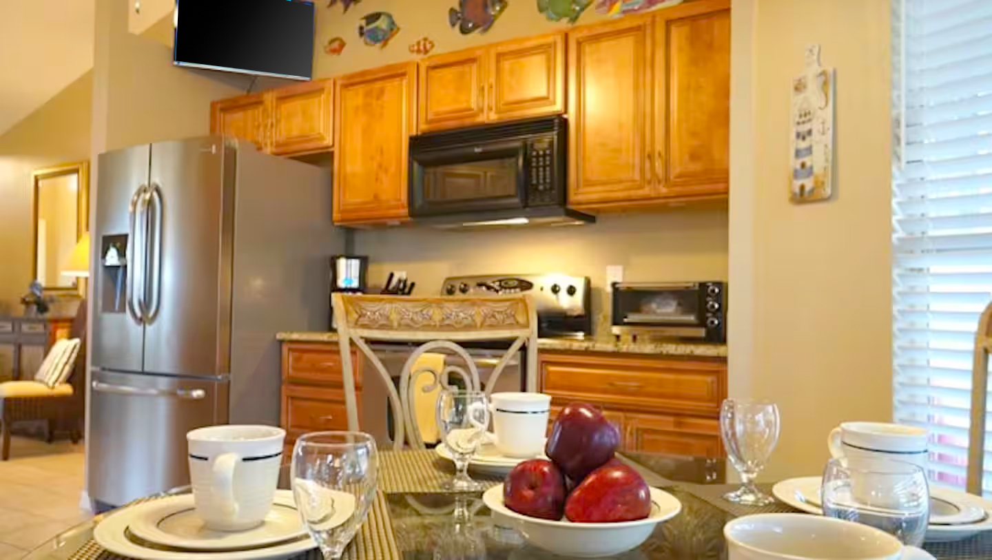 Cabana-Del-Sol-pool-home-with-fenced-yard-Kitchen2